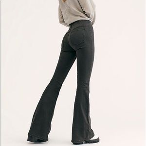 NWOT-Free People Pull-on Penny Flare Jeans